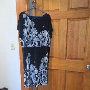 Avenue Monochrome Floral Midi Dress